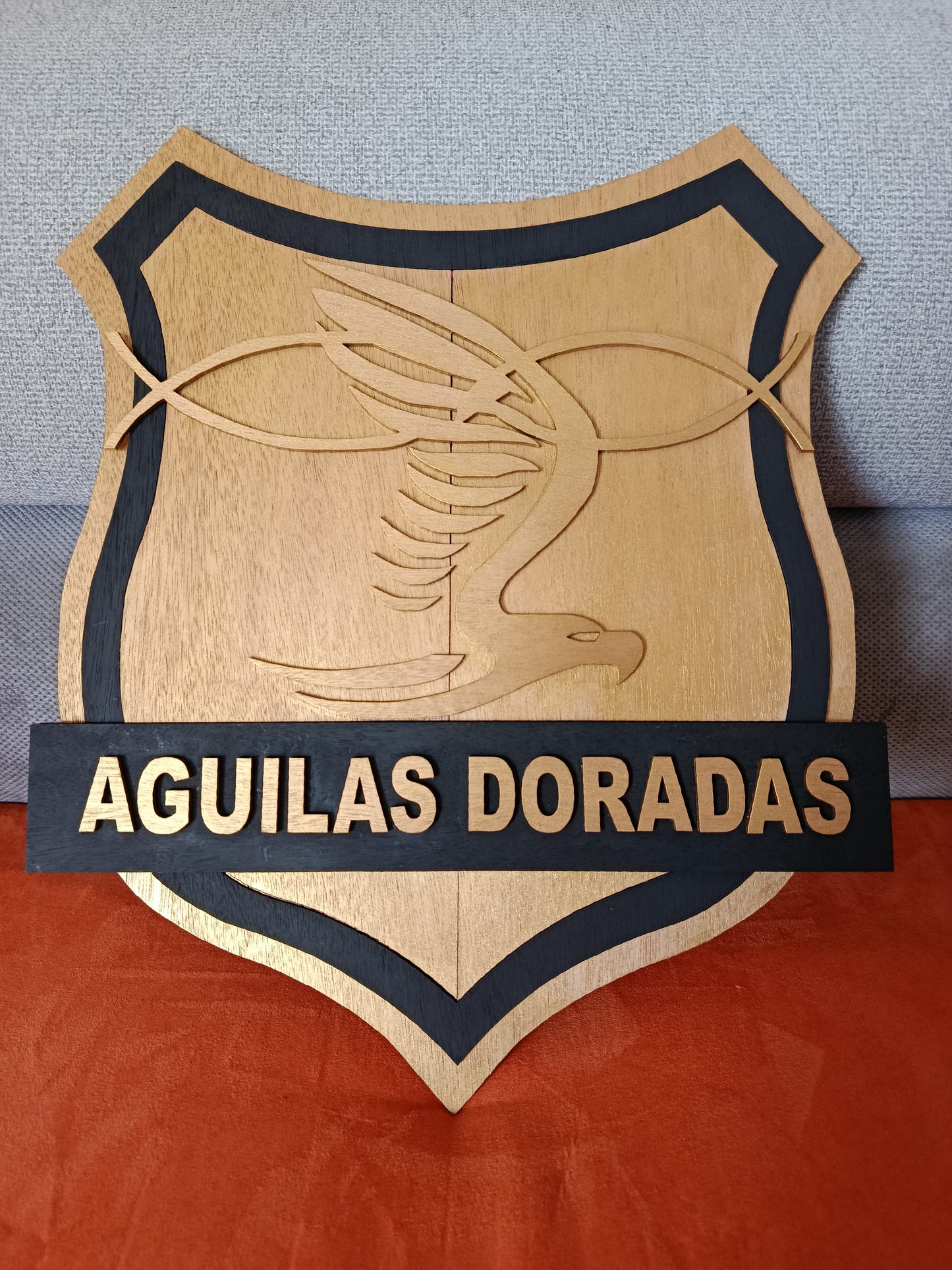 VECTOR DEL ESCUDO EN CAPAS DEL CLUB DE FÚTBOL ÁGUILAS DORADAS - SVG - AI - LIGHTBURN - DXF