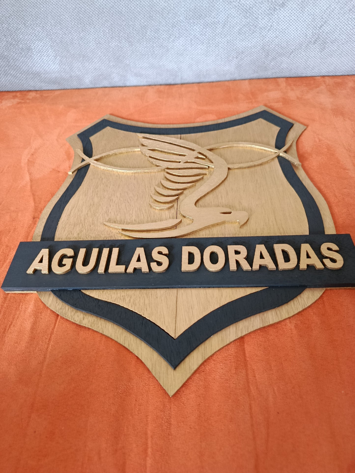 VECTOR DEL ESCUDO EN CAPAS DEL CLUB DE FÚTBOL ÁGUILAS DORADAS - SVG - AI - LIGHTBURN - DXF