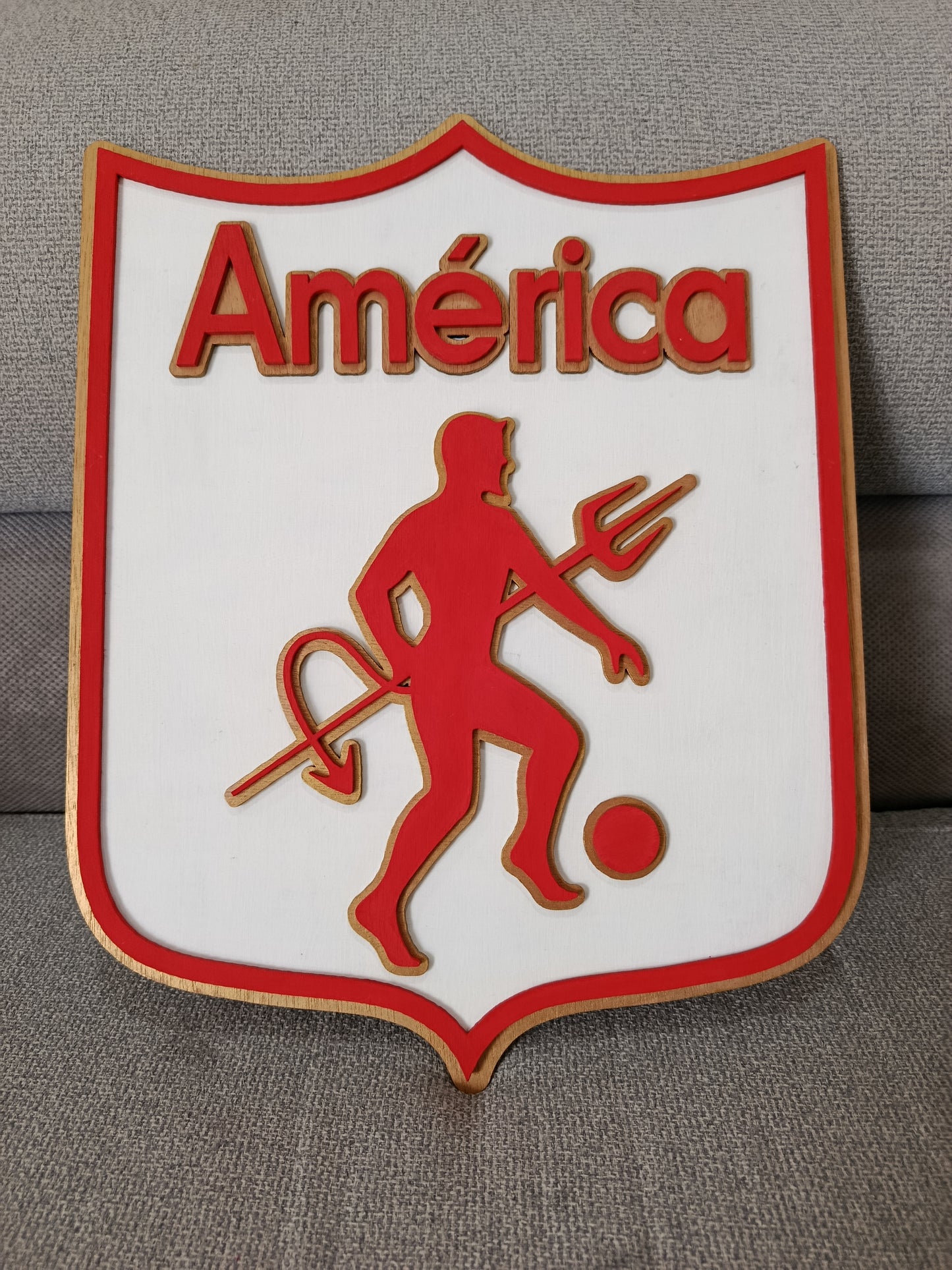 VECTOR DEL ESCUDO EN CAPAS DEL AMÉRICA DE CALI - 37 CM DE ALTURA - SVG - AI - LIGHTBURN - DXF
