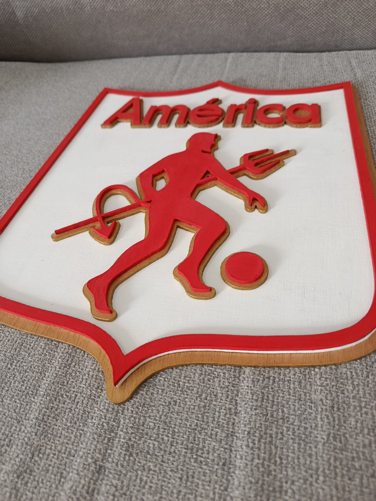 VECTOR DEL ESCUDO EN CAPAS DEL AMÉRICA DE CALI - 37 CM DE ALTURA - SVG - AI - LIGHTBURN - DXF