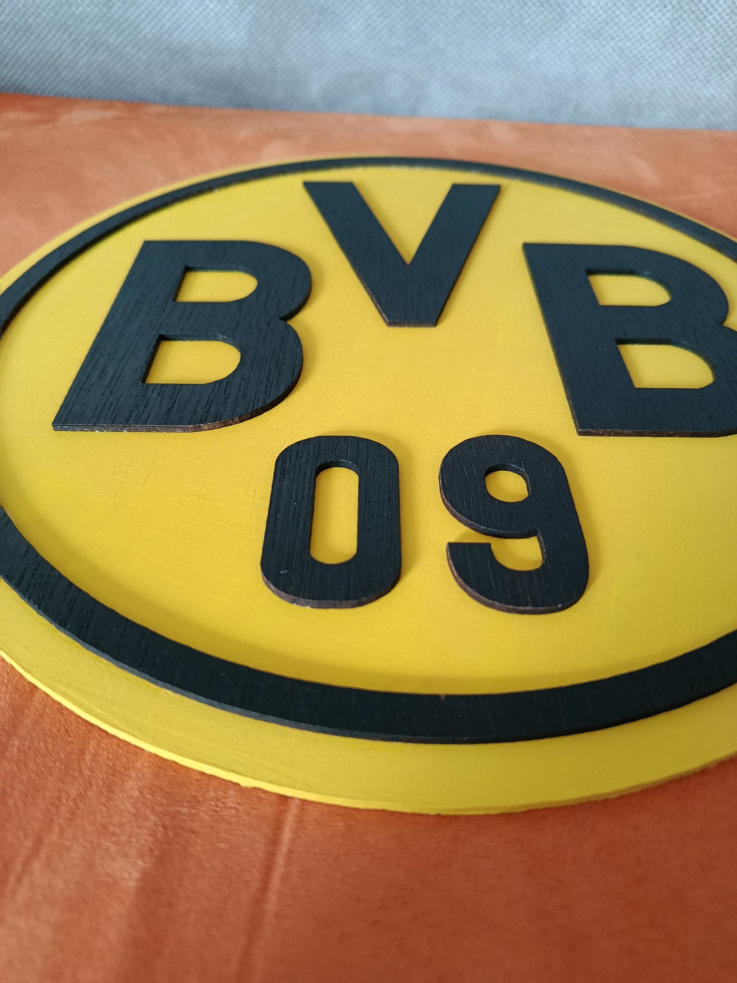 VECTOR DEL ESCUDO DEL BORUSSIA DORTMUND EN CAPAS - CORTE LÁSER - SVG - IA - DXF - LBRN2 - 00011-A