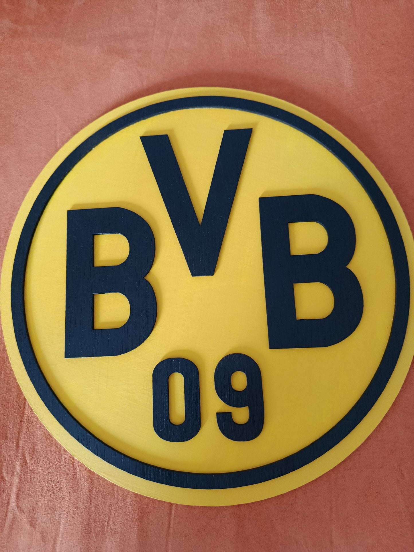 VECTOR DEL ESCUDO DEL BORUSSIA DORTMUND EN CAPAS - CORTE LÁSER - SVG - IA - DXF - LBRN2 - 00011-A