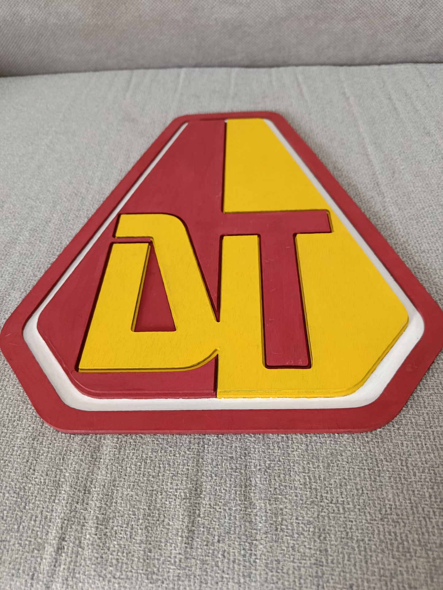 VECTOR EN CAPAS DEL ESCUDO DEL DEPORTES TOLIMA FC - CORTE LÁSER - SVG - AI - DXF - LIGHTBURN